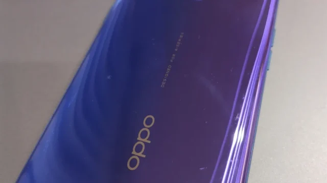 水没したOPPO A5 2020の背面写真