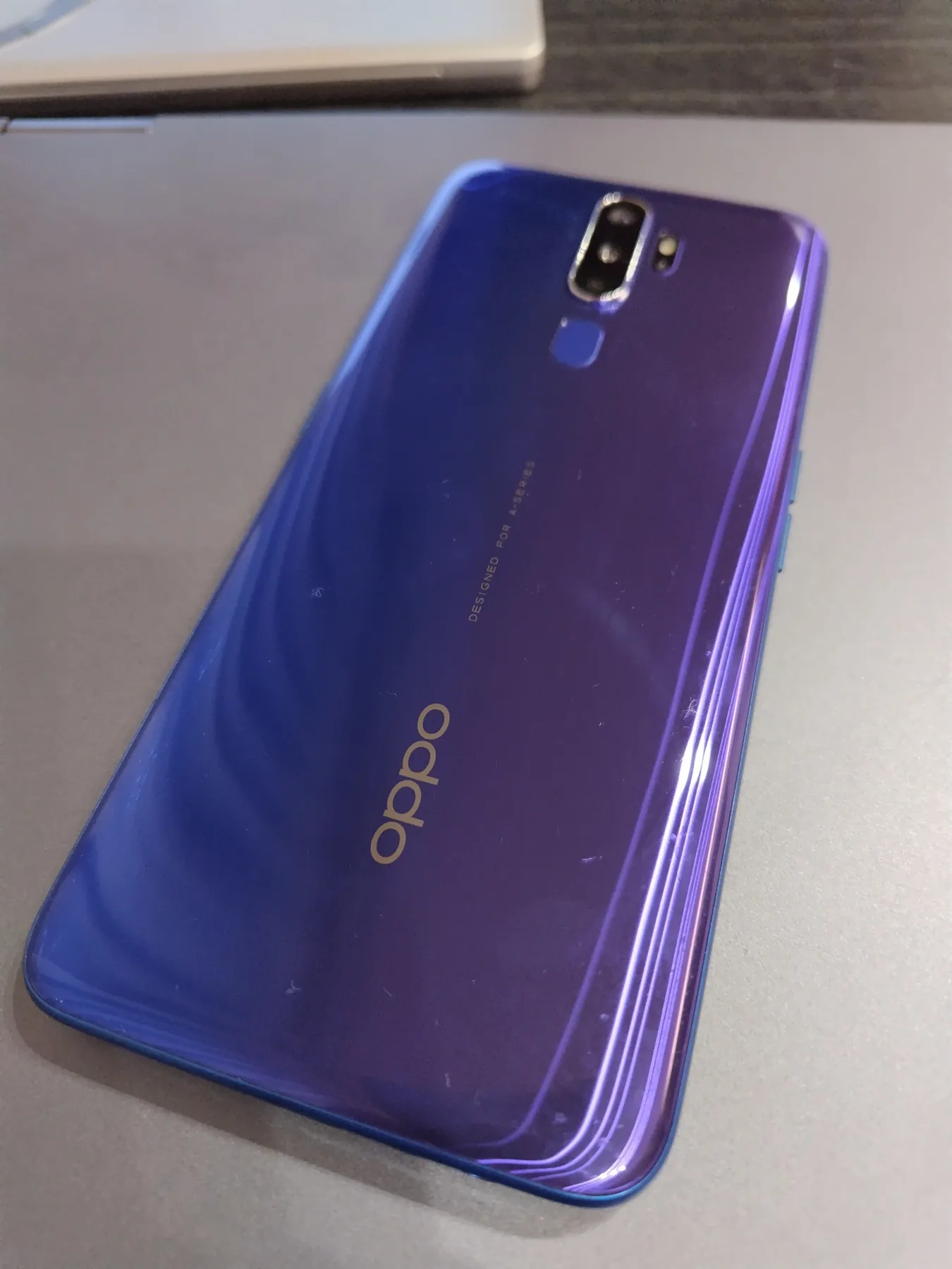 水没したOPPO A5 2020の背面