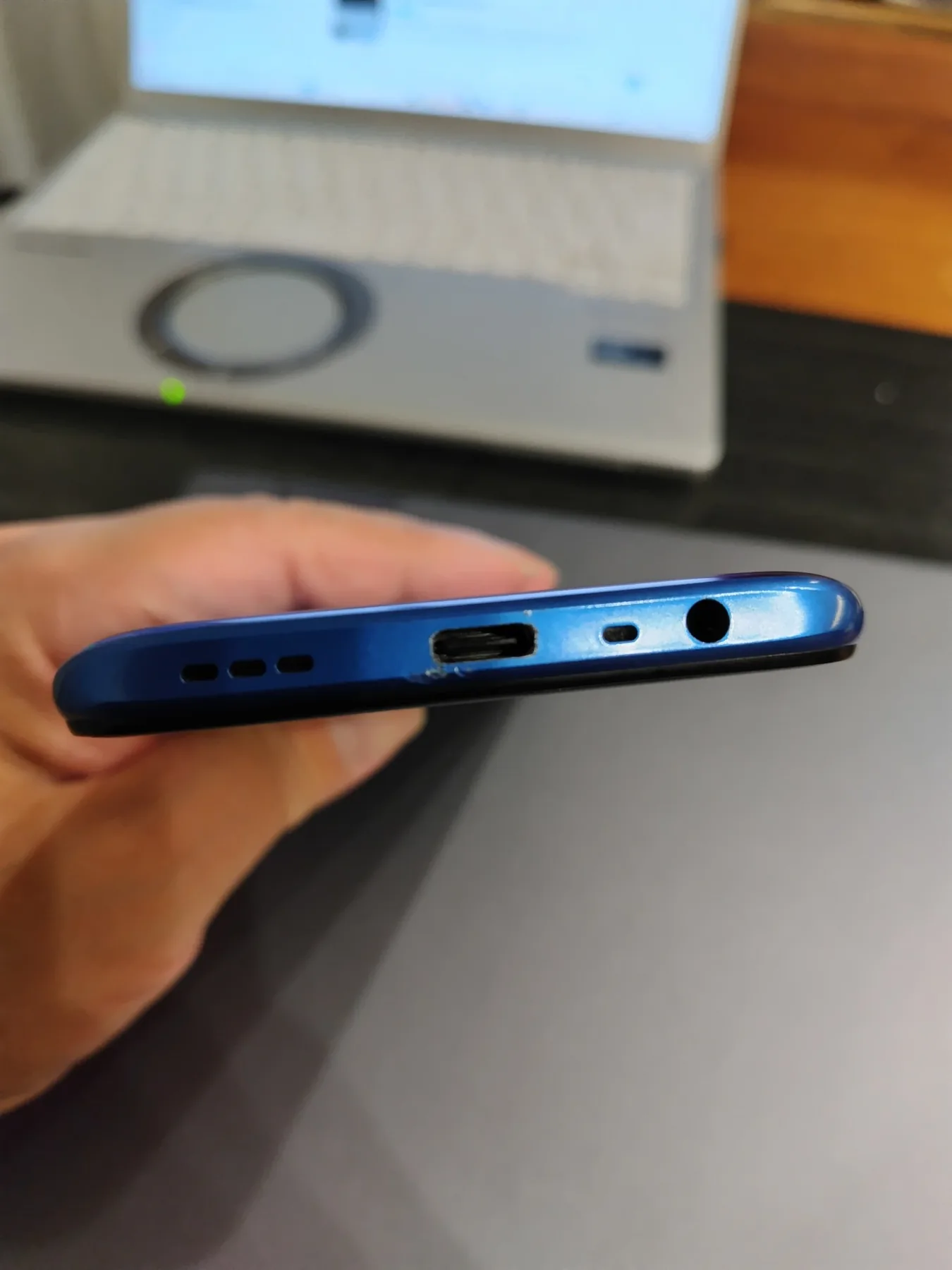 OPPO A5 2020の充電口
